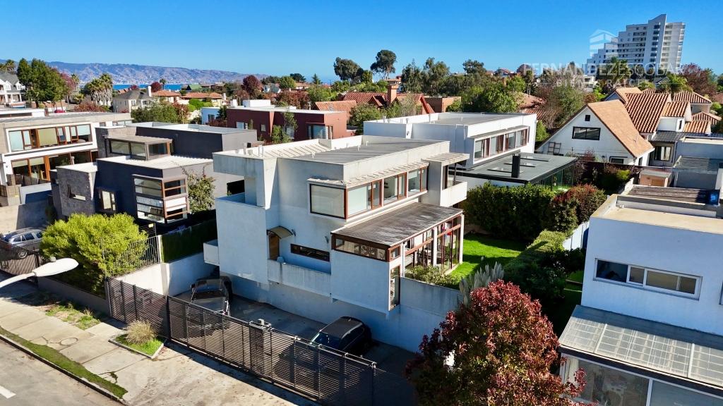 REÑACA - VENDE CASA DE DOS PISOS 5D 5B 2E - AV HAMEL NIETO